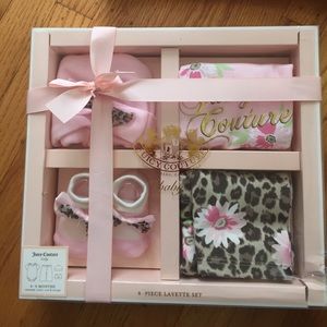 Juicy Couture 4-piece Set -  Girls 6-9 moth